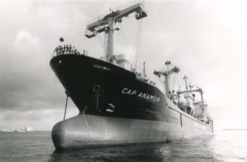 Vietnam/Reddingsschip "Cap Anamur" ten anker.; Foto Foto