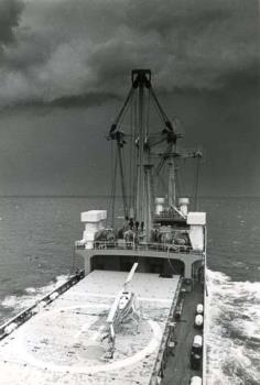 Vietnam/Reddingsschip "Cap Anamur"met aan dek een helikopter.; Foto Foto