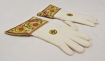 Twee handschoenen van kardinaal W.M. van Rossum CSsR; Handschoen Handschoen