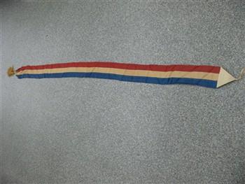 Wimpel van textiel in de kleuren van de Nederlandse vlag; Wimpel Wimpel