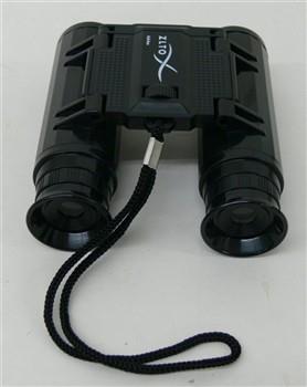 Verrekijker houdende het embleem van de Zuidelijke Land- en Tuinbouworganisatie, aan touw; Verrekijker Verrekijker