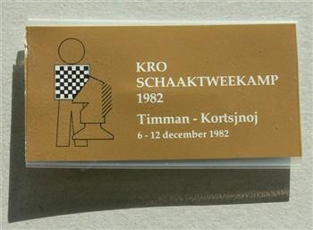 Button met tekst 'KRO Schaaktweekamp 1982 Timman - Kortsjnoj 6-12 december 1982'; Button Button