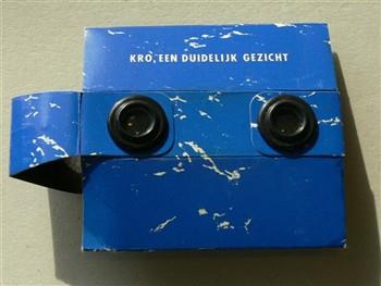 Opvouwbare verrekijker met tekst 'KRO, een duidelijk gezicht'; Verrekijker Verrekijker