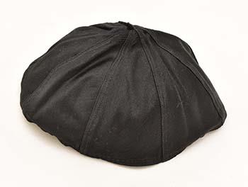 Een zwarte kalot van kardinaal W.M. van Rossum CSsR; Bonnet Bonnet