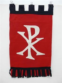 Vaandels van Pax Christi, houdende afbeeldingen van het Pax Christi-teken en tekst op de achterzijde: de Romeinse cijfers I, III-XI; Vaandel Vaandel