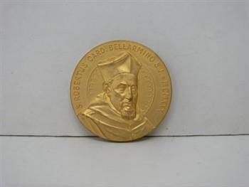 Legpenning houdende een afbeelding van Sint Robertus Bellarminus, met tekst: 'S. Robertus card. Bellamino S.J. MCMXXX'. Met tekst op de achterzijde: 'Implevit eum dominus sapientia et doctrina'; Legpenning Legpenning