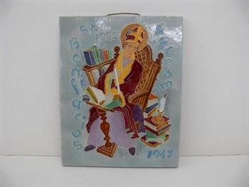 Jubileumtegel houdende een afbeelding van Sint Bonifatius. Met tekst: 'St. Bonifacius Lyceum 1922-1947. H. Sch. '47'; Tegel Tegel