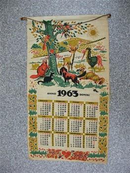 Kalender houdende een afbeelding van enkele dieren, met tekst: 'Anno Domini 1963'.
Achterkant met tekst: 'Uitg. Blindenbibliotheek Grave prijs f 2,75'; Kalender Kalender